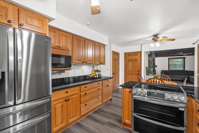 724 Lynne DRIVE, Waukesha, WI 53186