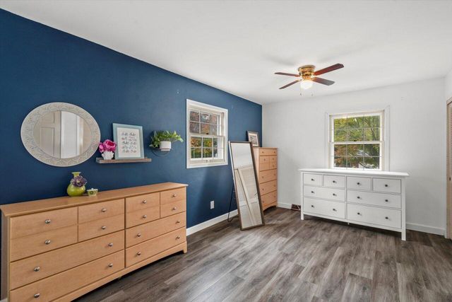 724 Lynne DRIVE, Waukesha, WI 53186