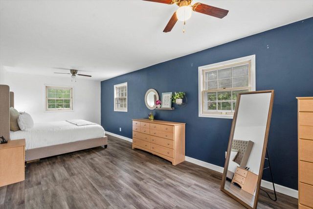 724 Lynne DRIVE, Waukesha, WI 53186