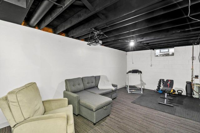 724 Lynne DRIVE, Waukesha, WI 53186