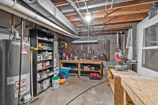 724 Lynne DRIVE, Waukesha, WI 53186