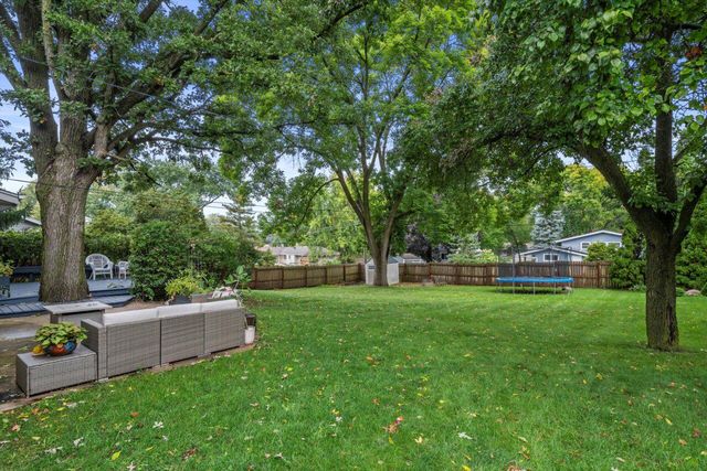 724 Lynne DRIVE, Waukesha, WI 53186