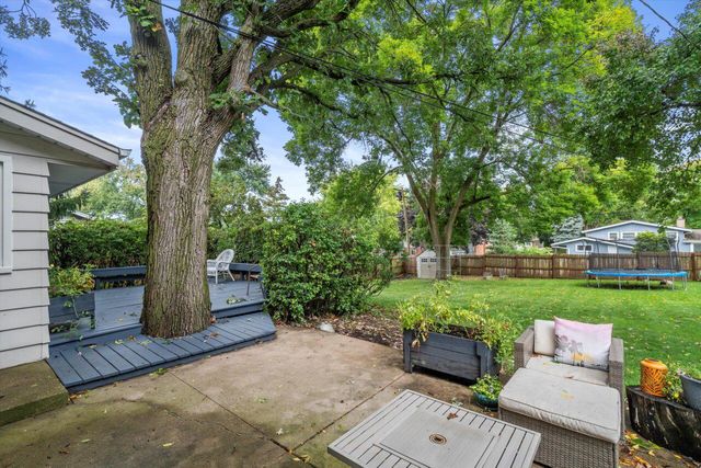 724 Lynne DRIVE, Waukesha, WI 53186