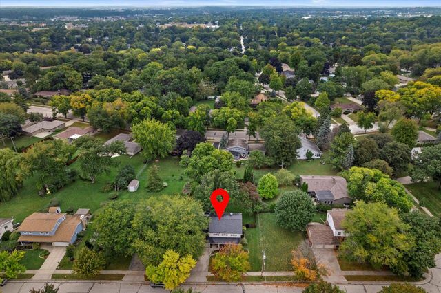 724 Lynne DRIVE, Waukesha, WI 53186
