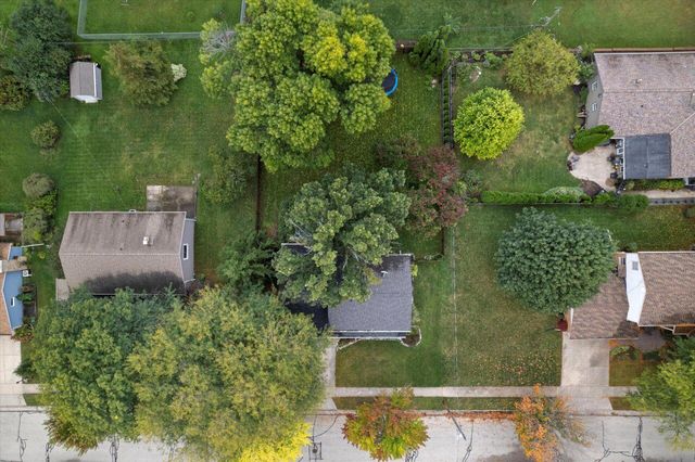 724 Lynne DRIVE, Waukesha, WI 53186