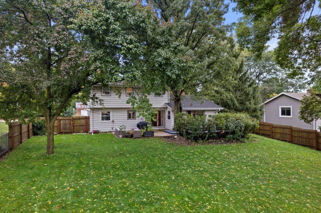 724 Lynne DRIVE, Waukesha, WI 53186