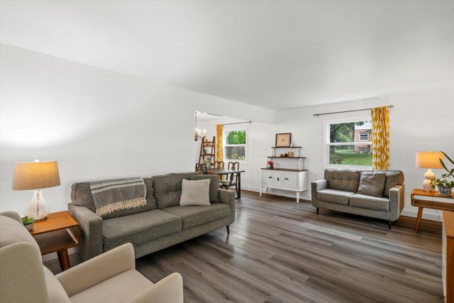 724 Lynne DRIVE, Waukesha, WI 53186
