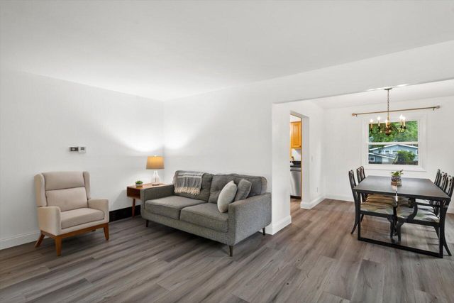 724 Lynne DRIVE, Waukesha, WI 53186