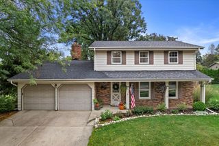 724 Lynne DRIVE, Waukesha, WI 53186