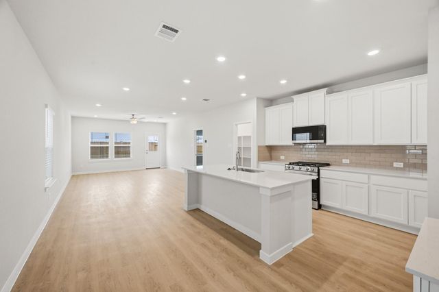 128 Rising Cedar Lane, Hockley, TX 77447