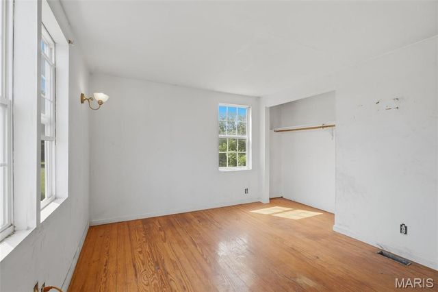 1533 Hilltop Lane, St Louis, MO 63138