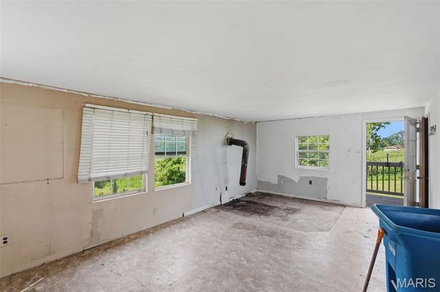 1533 Hilltop Lane, St Louis, MO 63138
