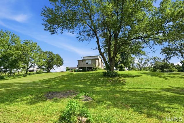 1533 Hilltop Lane, St Louis, MO 63138