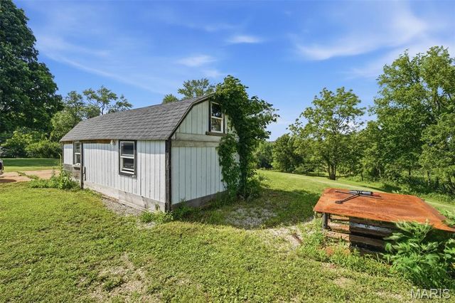1533 Hilltop Lane, St Louis, MO 63138
