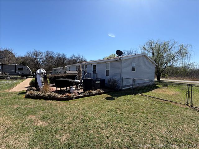 608 W Curtis, Calera, OK 74730