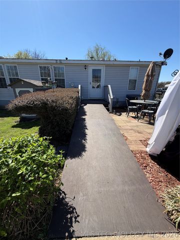 608 W Curtis, Calera, OK 74730