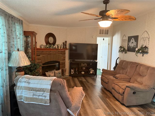 608 W Curtis, Calera, OK 74730