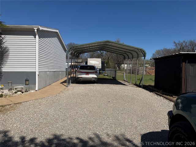 608 W Curtis, Calera, OK 74730