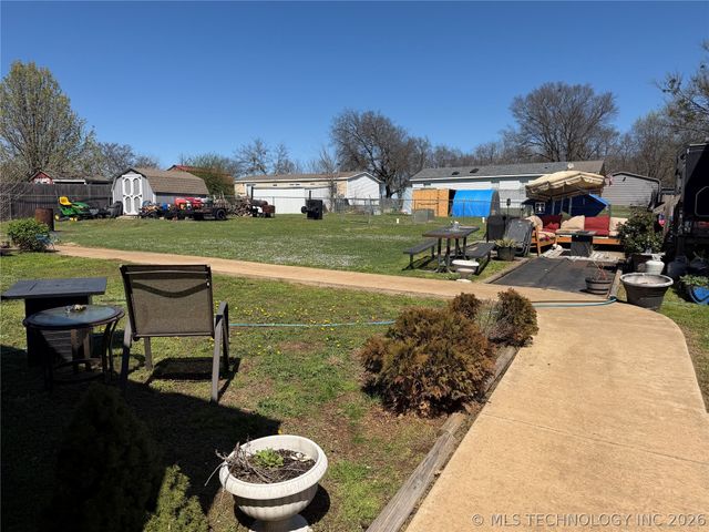 608 W Curtis, Calera, OK 74730