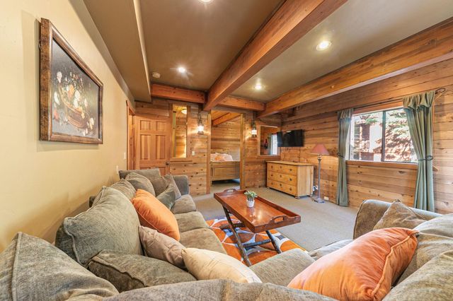 12817 Stockholm Way, Truckee, CA 96161