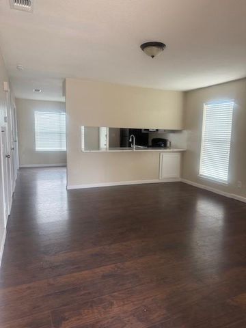 908 Guadalupe ST B, Lockhart, TX 78644