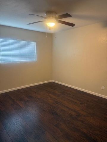 908 Guadalupe ST B, Lockhart, TX 78644