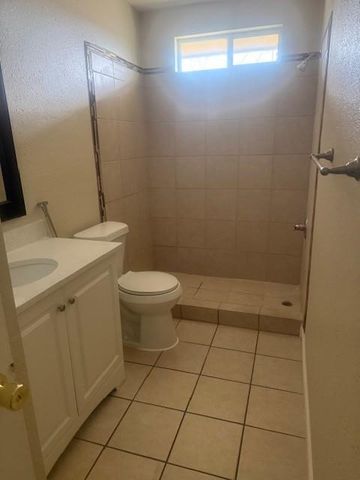 908 Guadalupe ST B, Lockhart, TX 78644