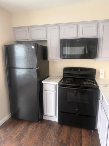 908 Guadalupe ST B, Lockhart, TX 78644