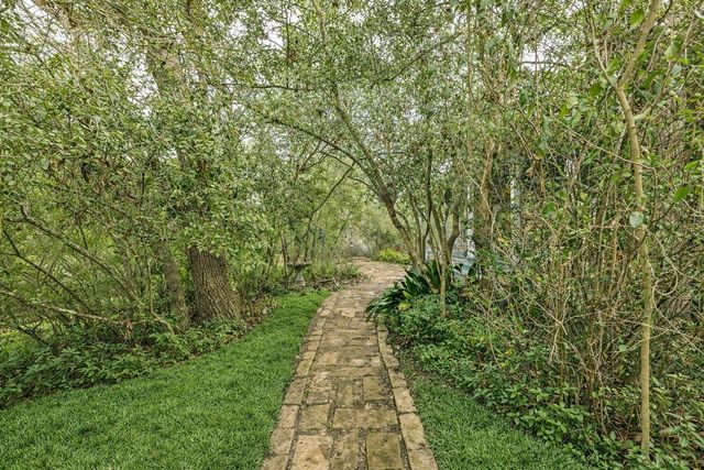 1001 Hemingway Drive, College Station, TX 77845