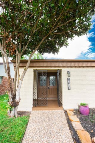 15307 Seahorse Drive, Houston, TX 77062