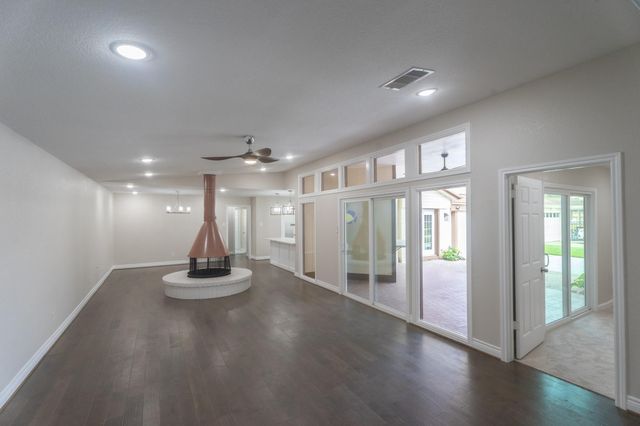 15307 Seahorse Drive, Houston, TX 77062