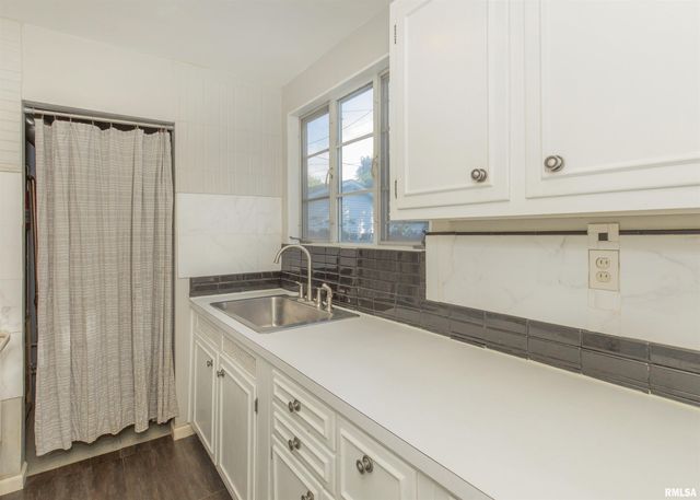 3810 11TH Avenue, Moline, IL 61265