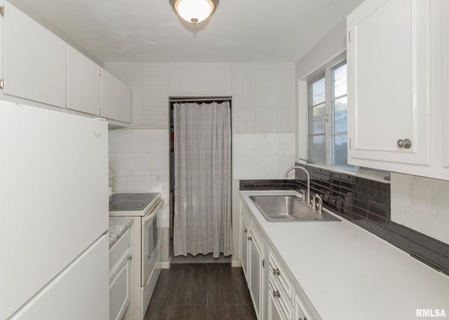 3810 11TH Avenue, Moline, IL 61265