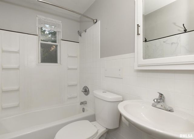 3810 11TH Avenue, Moline, IL 61265