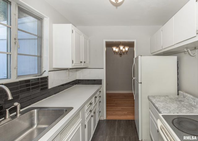 3810 11TH Avenue, Moline, IL 61265