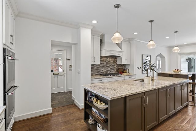 1002 Richwood Circle, Cincinnati, OH 45208