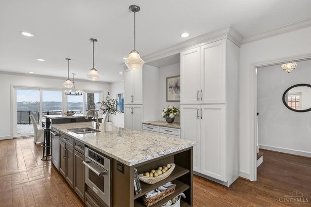 1002 Richwood Circle, Cincinnati, OH 45208