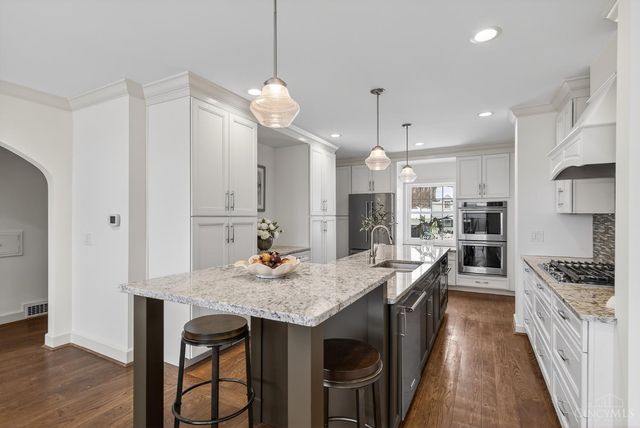 1002 Richwood Circle, Cincinnati, OH 45208