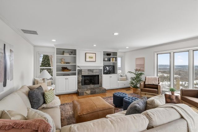 1002 Richwood Circle, Cincinnati, OH 45208