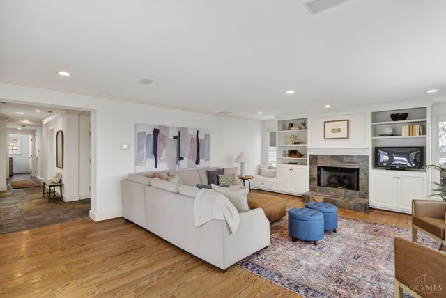 1002 Richwood Circle, Cincinnati, OH 45208