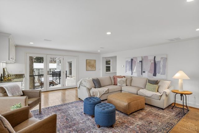 1002 Richwood Circle, Cincinnati, OH 45208