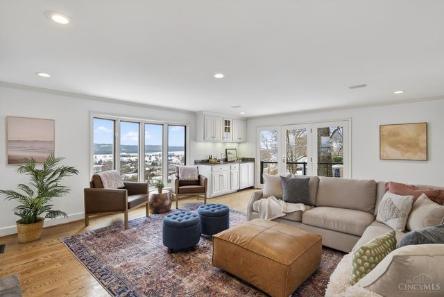 1002 Richwood Circle, Cincinnati, OH 45208