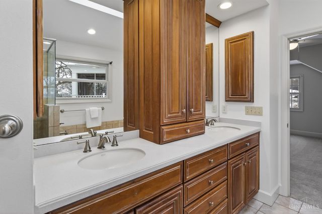 1002 Richwood Circle, Cincinnati, OH 45208