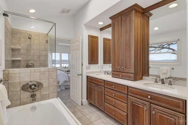 1002 Richwood Circle, Cincinnati, OH 45208