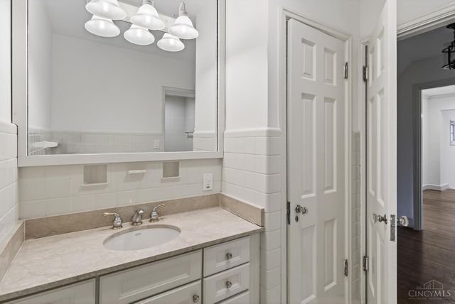 1002 Richwood Circle, Cincinnati, OH 45208