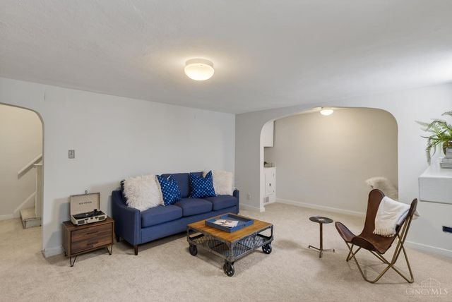 1002 Richwood Circle, Cincinnati, OH 45208