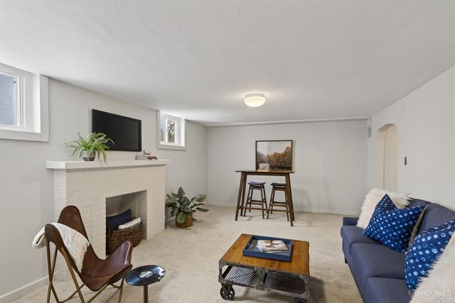 1002 Richwood Circle, Cincinnati, OH 45208