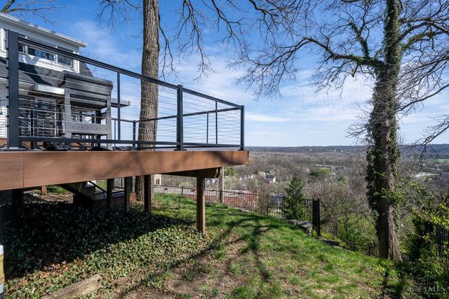 1002 Richwood Circle, Cincinnati, OH 45208