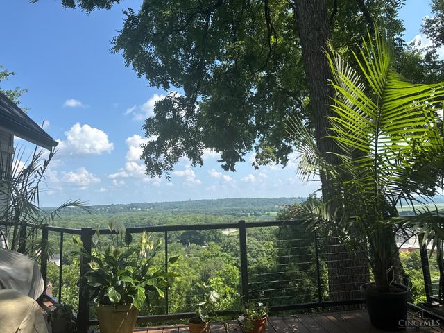 1002 Richwood Circle, Cincinnati, OH 45208