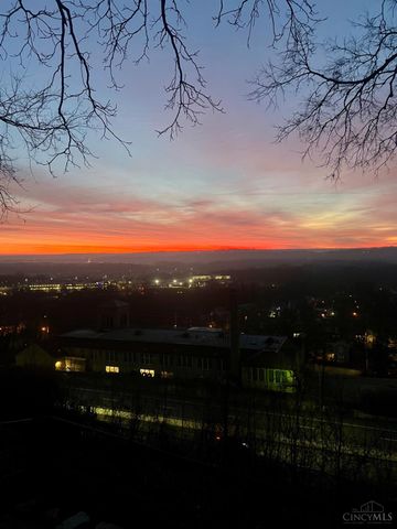 1002 Richwood Circle, Cincinnati, OH 45208